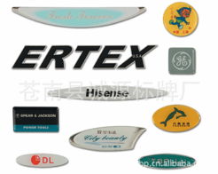 滴膠商標(biāo)與金屬標(biāo)牌定制 透明滴膠價格、廠家及交通公共管理標(biāo)牌制造全解析